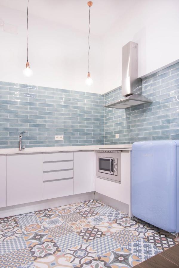 Fancy One-Bedroom La Latina Madrid Exterior photo